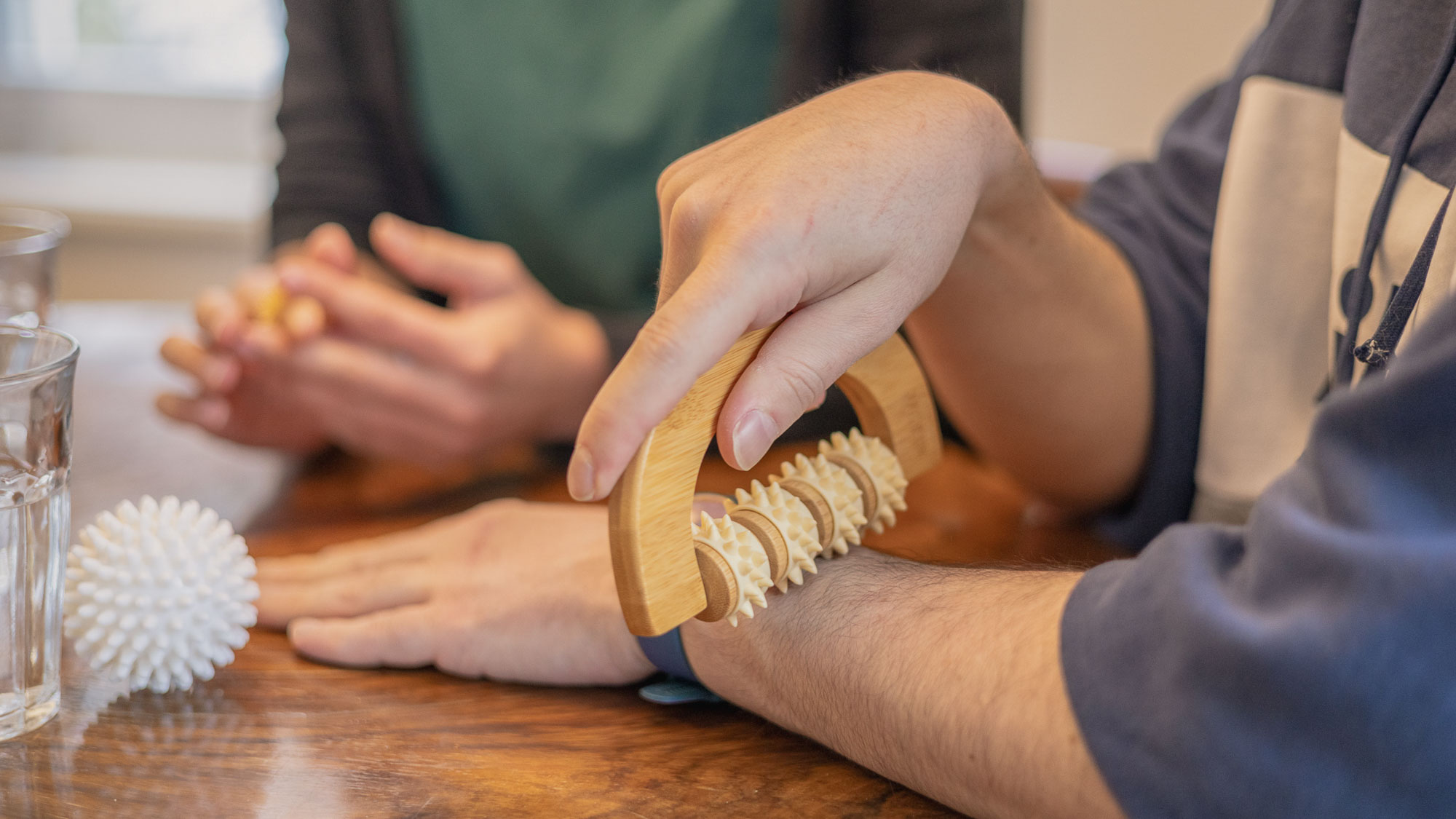 Massagegerät im Ahorn
